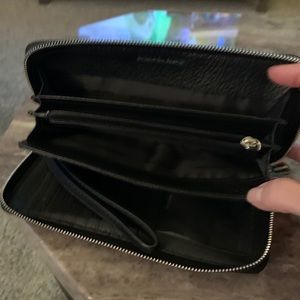 Crossbody /removable gold chain/